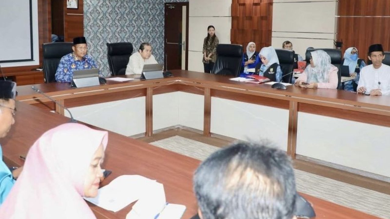 Pemerintah Kota Batam mengambil langkah proaktif dengan membentuk 64 Kelurahan Siaga Tb Batam guna mempercepat penanganan Tuberkulosis dan melibatkan peran aktif masyarakat dalam eliminasi penyakit ini.