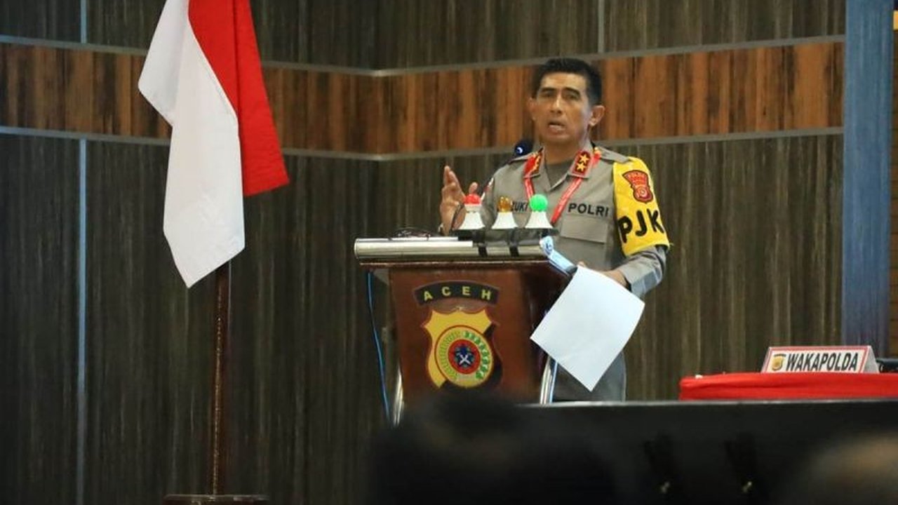 Kapolda Aceh Irjen Pol Marzuki Ali Basyah mengingatkan masyarakat untuk tidak melakukan penimbunan BBM di tengah antrean panjang, menegaskan bahwa Larangan Penimbunan BBM Aceh adalah tindak pidana yang merugikan masyarakat.