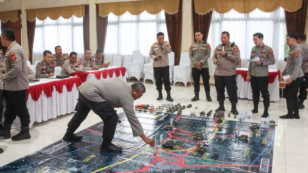 Polresta Cirebon siaga penuh! Titik rawan Jalur Mudik Lebaran 2026 diidentifikasi, strategi komprehensif disiapkan demi kelancaran dan kenyamanan pemudik di Cirebon.
