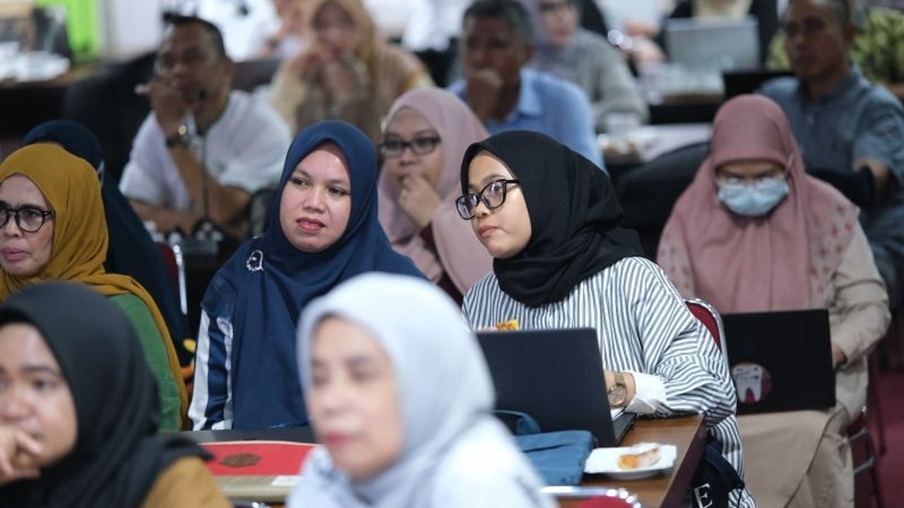 Universitas Muslim Indonesia (UMI) Makassar berhasil meraih pendanaan untuk sembilan judul penelitian dari LL Dikti Wilayah IX, menunjukkan komitmen kuat UMI dalam pengembangan riset dan inovasi yang berdampak bagi masyarakat.