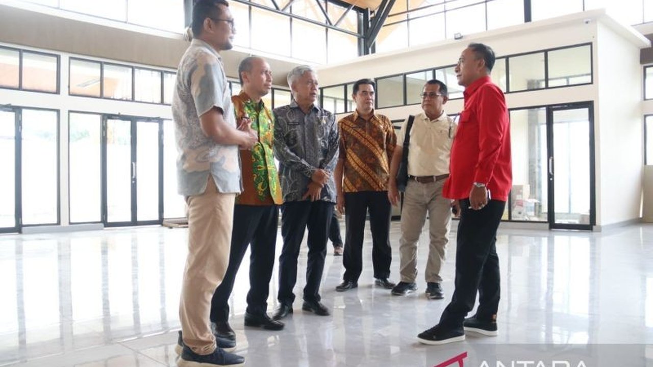 Wakil Gubernur Kalimantan Barat Krisantus Kurniawan mendukung penuh rencana Bandara Rahadi Oesman Ketapang tambah rute penerbangan, terutama ke Pangkalan Bun, untuk tingkatkan konektivitas dan ekonomi daerah.