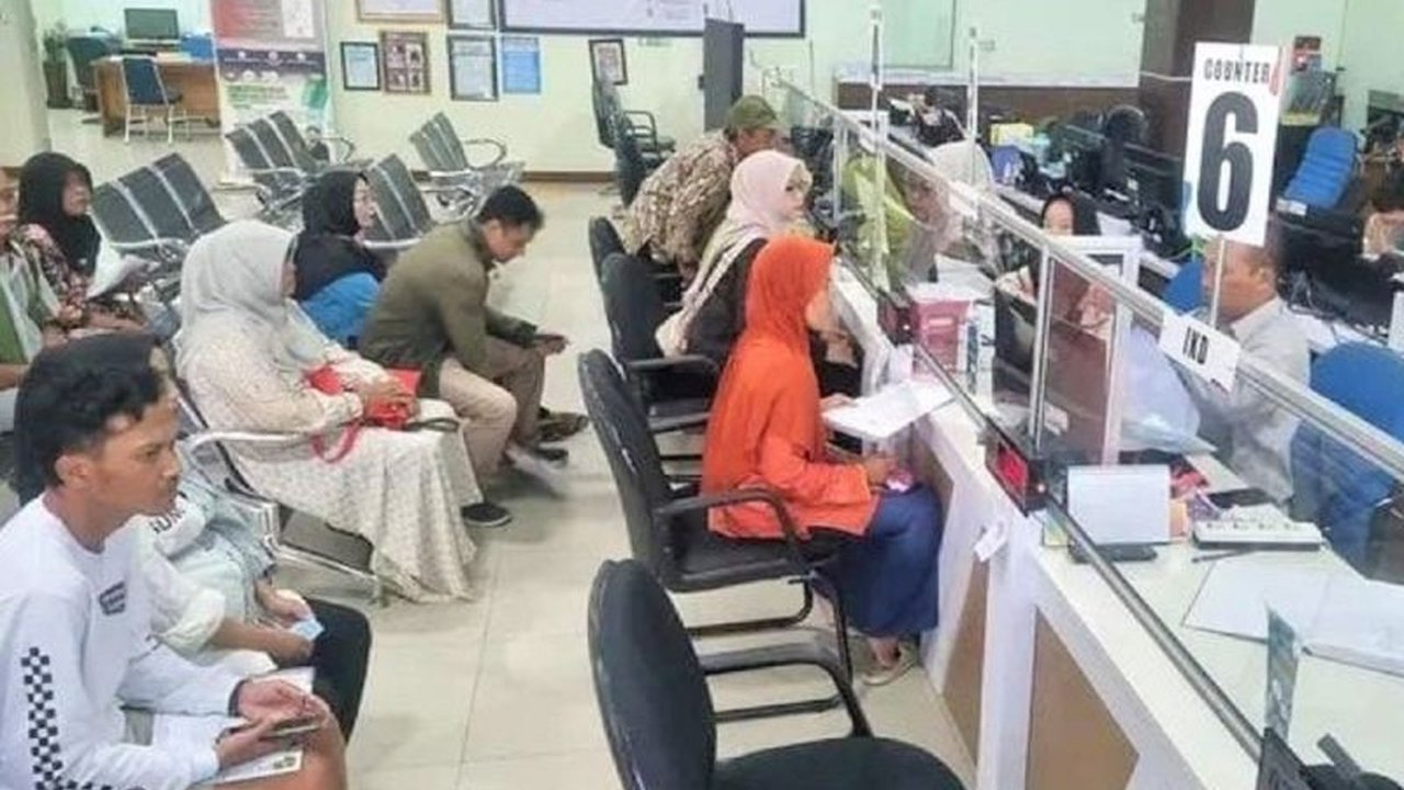 Dinas Kependudukan dan Pencatatan Sipil (Dukcapil) Kota Madiun tetap membuka layanan administrasi kependudukan (adminduk) selama libur Lebaran 2026, memastikan pemudik dapat mengurus dokumen penting tanpa kendala dan gratis.