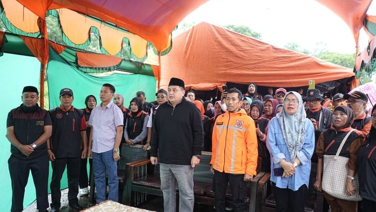 BPBD Kota Makassar menginisiasi pembentukan Kelurahan Tangguh Bencana dengan melibatkan sekitar 20 relawan di setiap kelurahan, bertujuan memperkuat kesiapsiagaan masyarakat menghadapi potensi bencana dan mendorong kemandirian ekonomi.