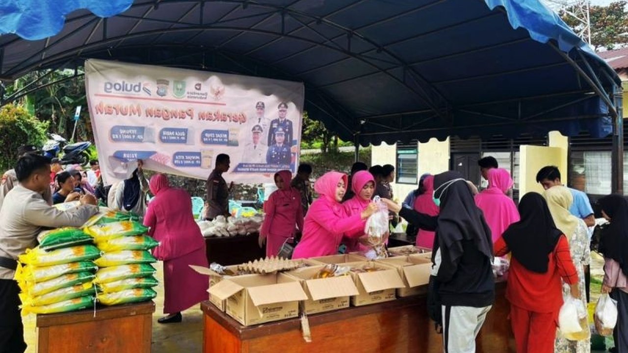 Polres Natuna menggelar Gerakan Pangan Murah (GPM) di Pulau Serasan, salah satu pulau terluar Indonesia, untuk meringankan beban masyarakat dan menjaga stabilitas harga pangan selama Ramadhan.