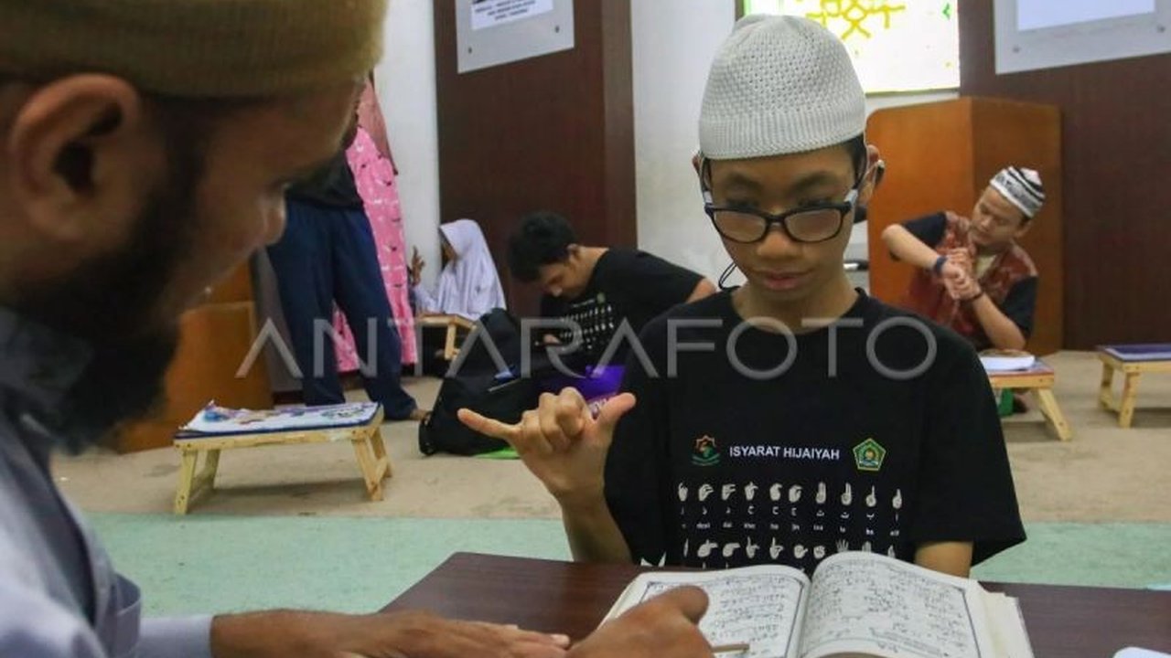 Ketua MUI Kota Tangerang KH Ahmad Baijuri Khotib menekankan esensi Nuzululqur'an sebagai momentum penting untuk mencintai dan mengamalkan Al-Quran, memperkuat keimanan, dan meningkatkan ibadah.