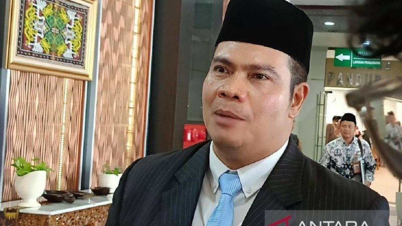 Pemerintah Provinsi Kalimantan Timur berhasil memperluas akses listrik Kaltim, menyediakan jaringan 24 jam bagi 38 desa baru dalam setahun terakhir, mendekatkan target elektrifikasi 100% pada 2027.