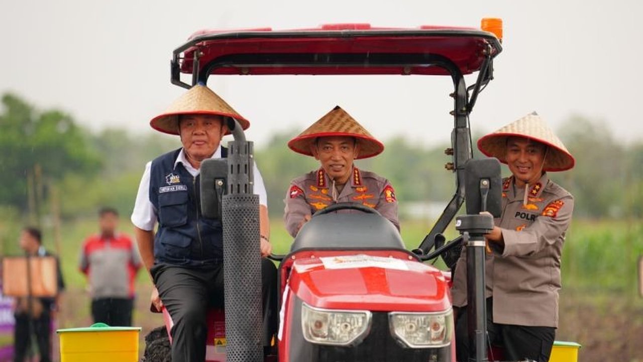 Kapolri Jenderal Pol Listyo Sigit Prabowo menegaskan komitmen Polri dalam mendukung target Swasembada Pangan Presiden Prabowo Subianto melalui program tanam raya jagung serentak di seluruh Indonesia.