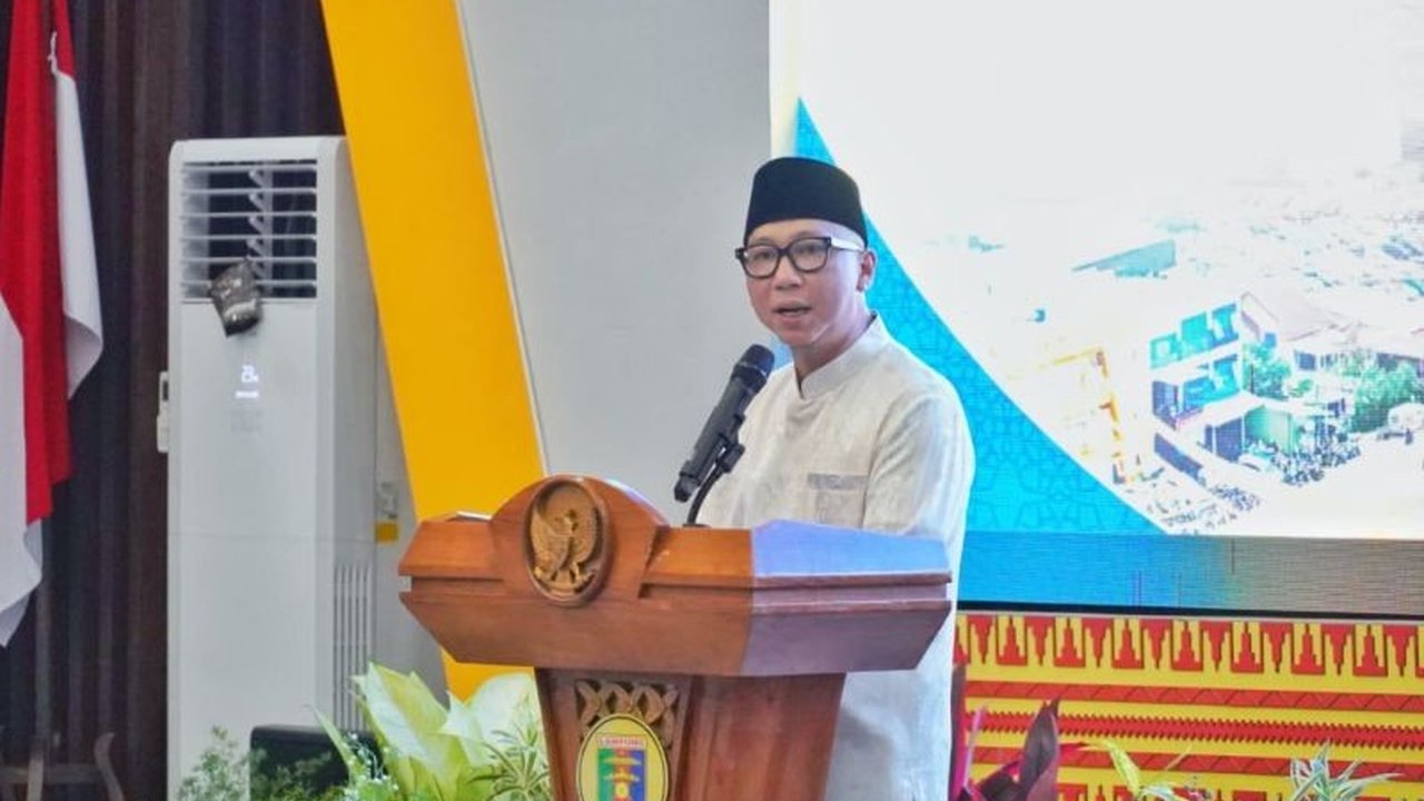 Gubernur Lampung Rahmat Mirzani Djausal menyoroti peran krusial pondok pesantren Lampung dalam mengatasi masalah anak putus sekolah dan menjaga Indeks Pembangunan Manusia di provinsi tersebut.