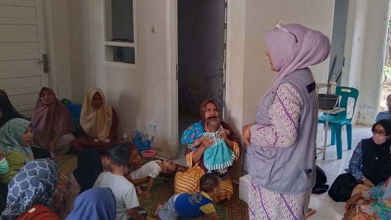 BKKBN Aceh hadir memberikan layanan pemasangan alat kontrasepsi kepada korban bencana hidrometeorologi di Bireuen, memastikan kesehatan reproduksi tetap terpenuhi pascabencana dan meningkatkan kesadaran perencanaan keluarga.