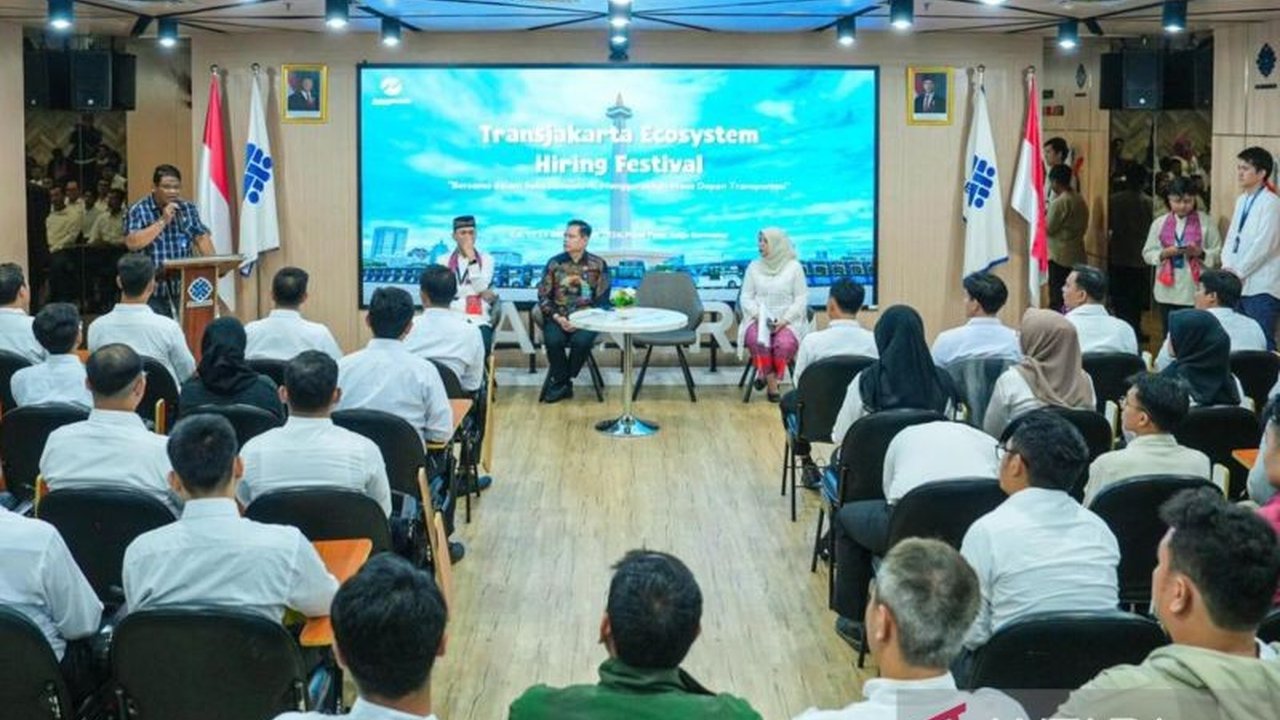PT Transjakarta berkolaborasi dengan Kemenaker membuka rekrutmen skala besar, 'Transjakarta Ecosystem Hiring Festival', menawarkan beragam posisi strategis. Jangan lewatkan kesempatan emas ini untuk bergabung dalam ekosistem transportasi Jakarta!