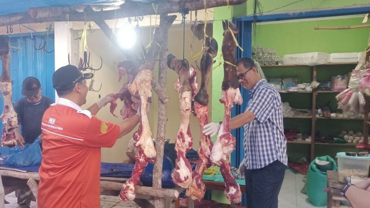 Dinas Peternakan dan Perikanan OKU Timur membentuk tim gabungan untuk pemeriksaan daging sapi jelang Lebaran, guna memastikan pasokan aman, sehat, utuh, dan halal bagi masyarakat.