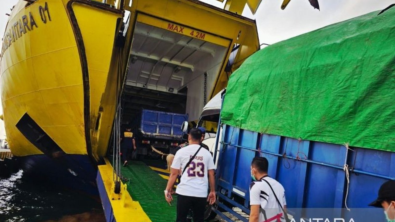 Dinas Perhubungan Provinsi Kepulauan Riau mencatat peningkatan signifikan arus mudik Lebaran di Pelabuhan Ranai Natuna, dengan puncak diperkirakan terjadi pada 18 Maret 2026, didominasi pekerja nonpemerintah.