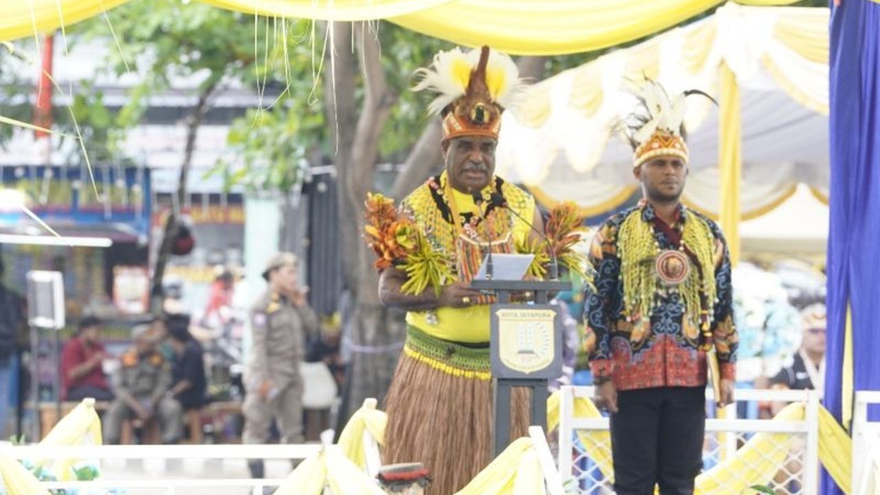 Wali Kota Jayapura Abisai Rollo menekankan pentingnya pembangunan Jayapura yang selaras dengan nilai adat serta menjaga identitas asli masyarakat. Hal ini disampaikan pada peringatan HUT ke-116 Kota Jayapura.