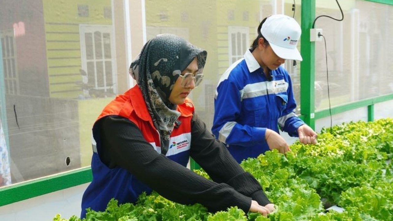Dalam rangka Hari Perempuan Internasional, Pertamina Patra Niaga gencar berdayakan perempuan di 49 lokasi, wujudkan kemandirian ekonomi dan sosial yang berkelanjutan.