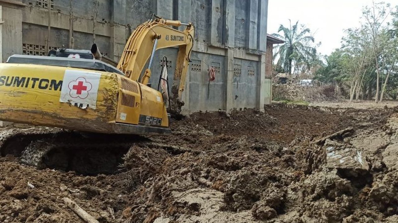 Palang Merah Indonesia (PMI) mengerahkan alat berat ke Aceh Tamiang untuk mempercepat pemulihan lingkungan pasca banjir bandang, membersihkan lumpur dan sampah yang menumpuk. PMI Bantu Aceh Tamiang bangkit lebih cepat.