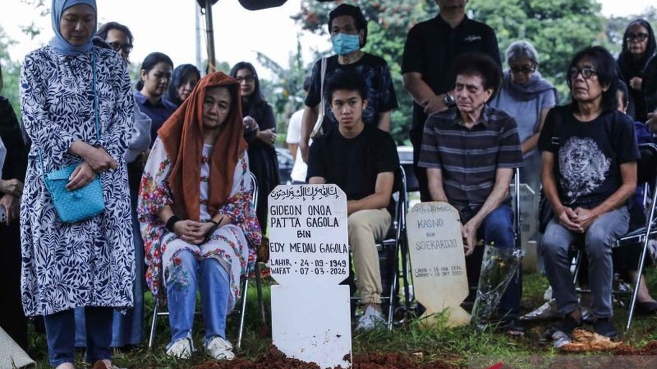 Dunia musik Indonesia berduka atas kepergian Donny Fattah, bassist legendaris God Bless. Putranya, Iman Fattah, mengenang sang ayah sebagai seniman panutan dan sosok rendah hati yang konsisten dalam bermusik hingga akhir hayatnya.