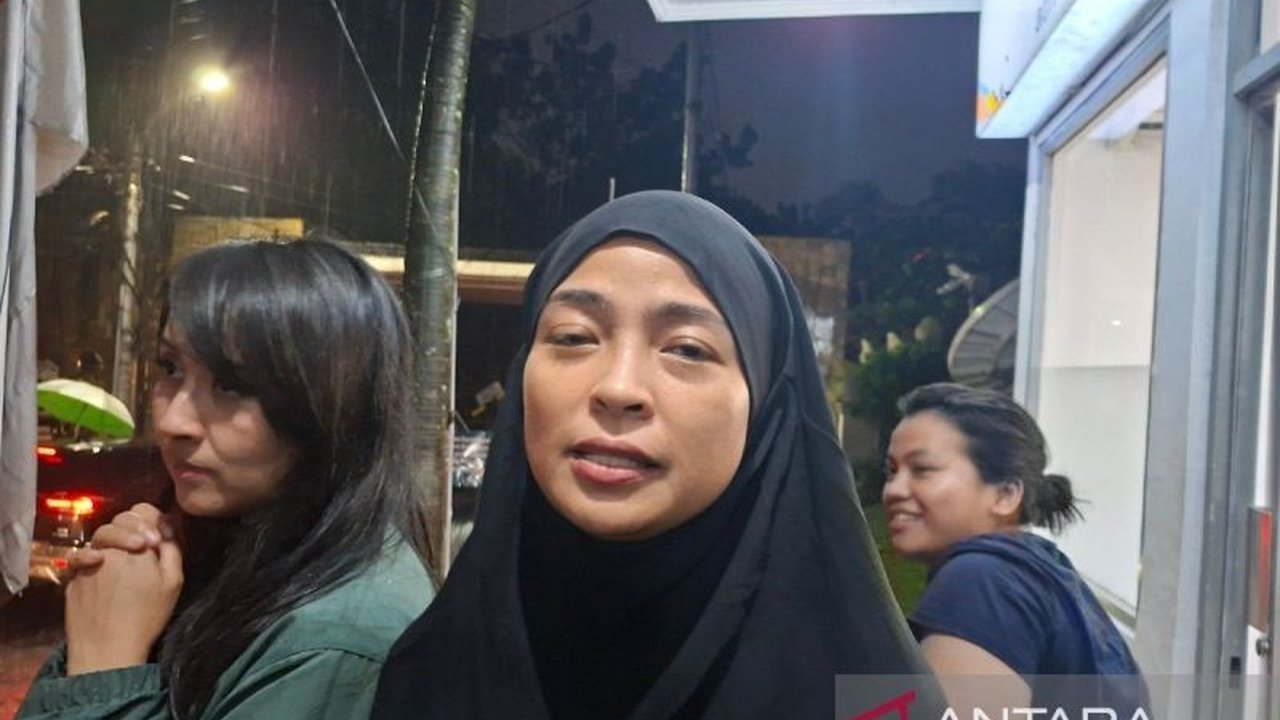 Musisi Tantri Kotak mengungkapkan kesedihannya atas kepergian Vidi Aldiano, mengenang almarhum sebagai sosok yang baik. Vidi Aldiano meninggal dunia pada Sabtu, 7 Maret 2026.