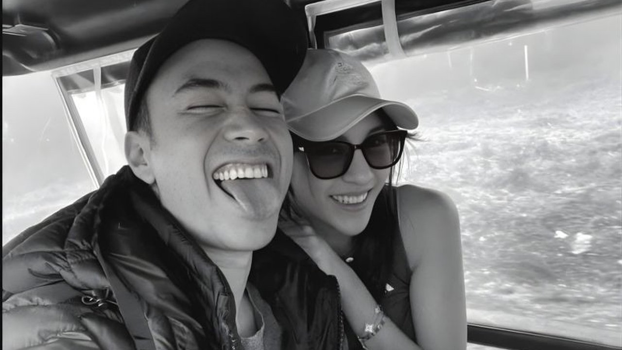 Aktris Anya Geraldine tak kuasa menahan tangis saat melayat ke rumah duka Vidi Aldiano, menyebut mendiang sebagai support system nomor satu yang selalu ada untuknya dan mengajarkan rasa bersyukur.