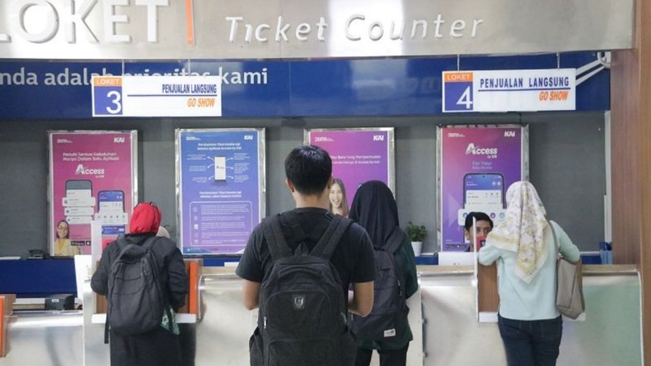 PT Kereta Api Indonesia (Persero) Daop 7 Madiun meluncurkan program 'Ramadhan Festive' dengan tiket murah Lebaran 2026 mulai Rp150 ribu, memberikan kesempatan bagi masyarakat untuk pulang kampung dengan harga lebih hemat.