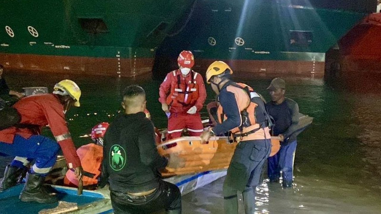 Operasi SAR di Batam membuahkan hasil, satu ABK tugboat terbalik ditemukan selamat setelah tiga hari pencarian, mengungkap detil dramatis di ruang mesin kapal yang menyimpan kantong udara.