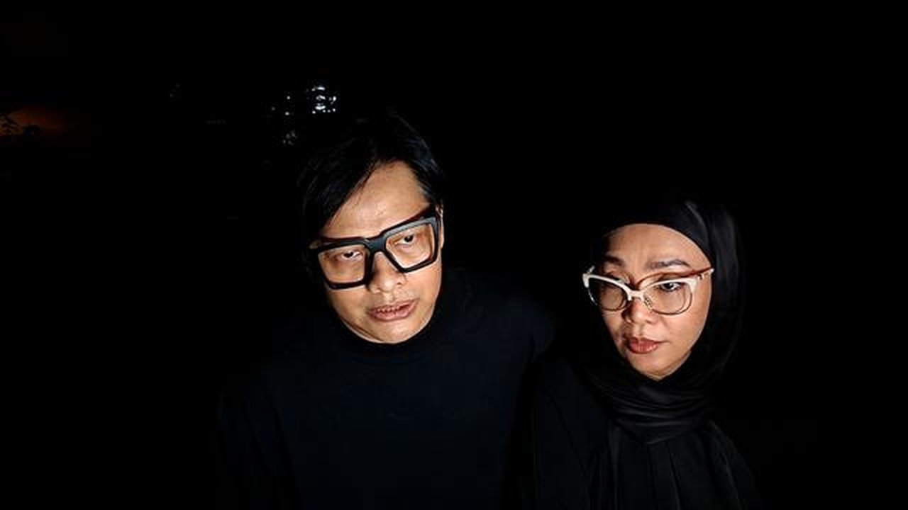 Armand Maulana melayat mendiang Vidi Aldiano. (M Altaf Jauhar/ Liputan6.com)