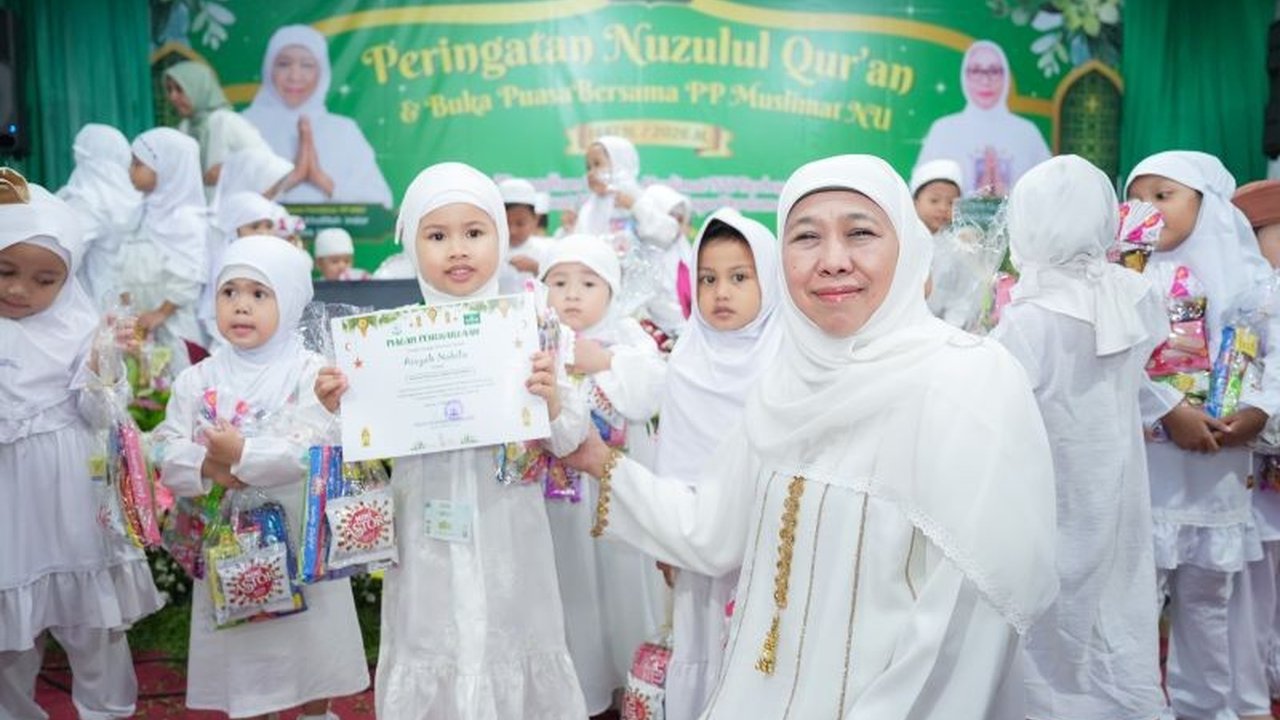 Pimpinan Pusat Muslimat NU menyatakan dukungan penuh terhadap kebijakan Komdigi terkait pembatasan akses medsos anak di bawah 16 tahun, sebagai upaya melindungi generasi muda dari dampak negatif digital.