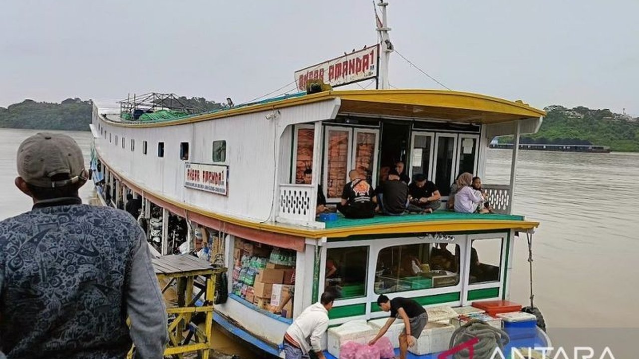 Pengelola Dermaga Mahakam Ulu Samarinda memastikan kelaikan kapal angkutan sungai untuk arus mudik Lebaran 2026, menjamin keselamatan penumpang dengan pengecekan rutin dan pengawasan ketat terhadap **kelaikan kapal mudik Lebaran Samarinda**.