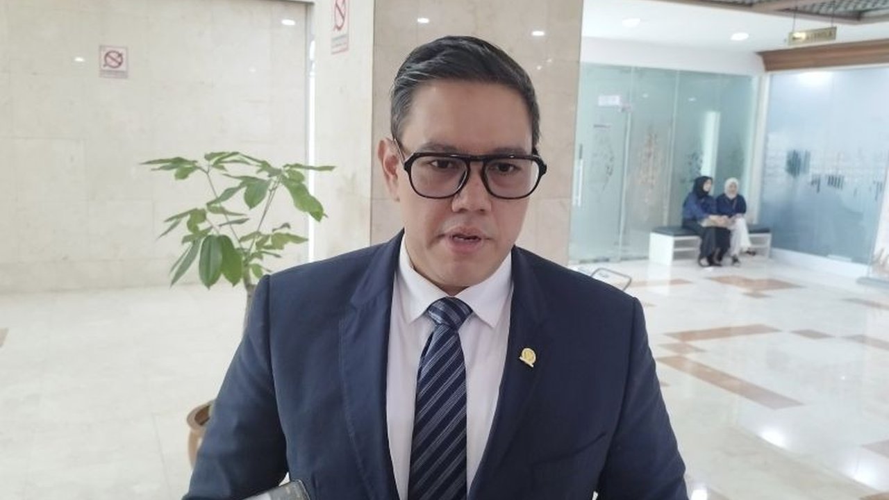 Kasus ledakan di SMAN 72 Jakarta memicu desakan dari Komisi I DPR agar pemerintah tegas menyikapi potensi pembatasan gim online, bahkan Presiden Prabowo pun turut mempertimbangkannya.