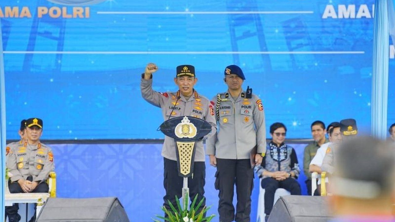 Kapolri Listyo Sigit Prabowo menginstruksikan Polda untuk mengembangkan aplikasi panic button ojol guna melindungi pengemudi ojek online dari kejahatan jalanan dan meningkatkan keselamatan mereka.
