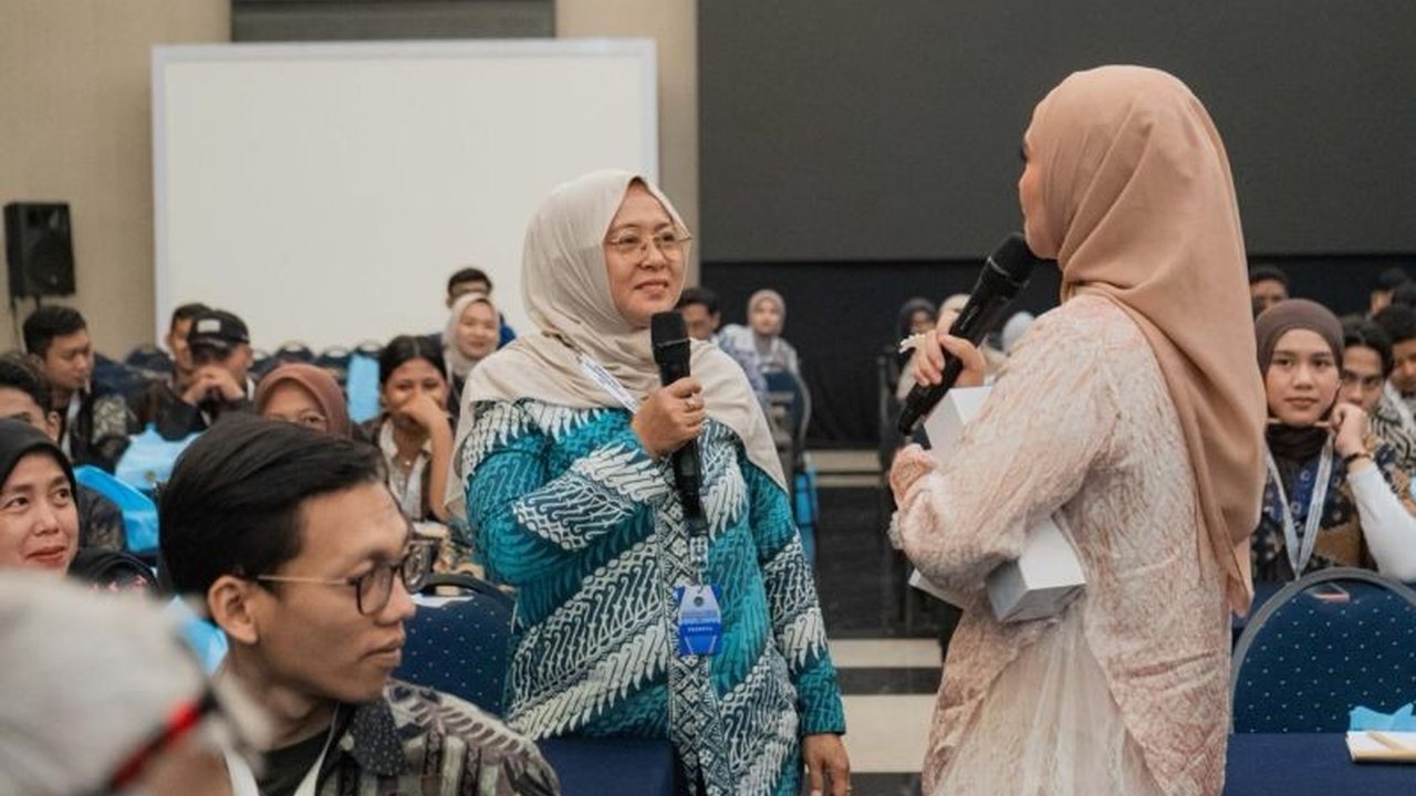 Badan Gizi Nasional (BGN) serius tingkatkan kualitas layanan Makanan Bergizi Gratis (MBG) melalui pelatihan penjamah makanan dan percepatan Sertifikat Laik Higiene Sanitasi (SLHS). Simak langkah strategis BGN demi gizi anak bangsa.