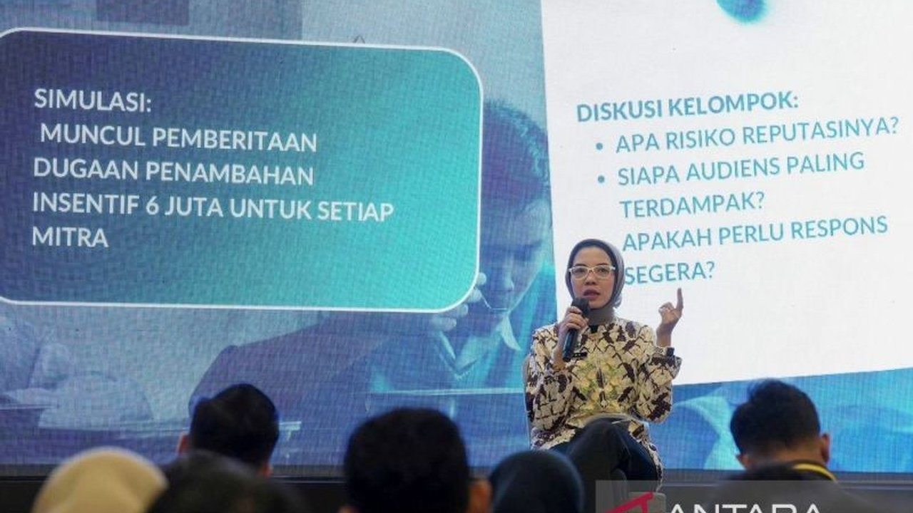 Badan Gizi Nasional (BGN) tegaskan Satuan Pelayanan Pemenuhan Gizi (SPPG) krusial dalam membentuk persepsi publik Program MBG. Simak strategi komunikasi BGN agar program ini dipahami dan didukung masyarakat.
