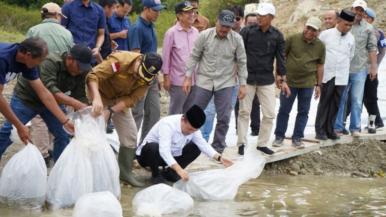 Pemerintah Provinsi Jambi bersinergi dengan Pemkab Kerinci melakukan penebaran benih ikan di Danau Kerinci sebagai upaya menjaga ekosistem perairan dan meningkatkan taraf hidup nelayan setempat.