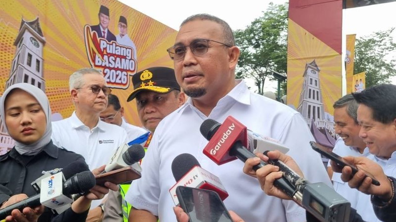 Ribuan perantau Minang di Jakarta siap pulang kampung. Wakil Ketua Komisi VI DPR melepas 250 bus program Mudik Gratis Lebaran 2026 ke Sumbar, bantu ekonomi daerah.