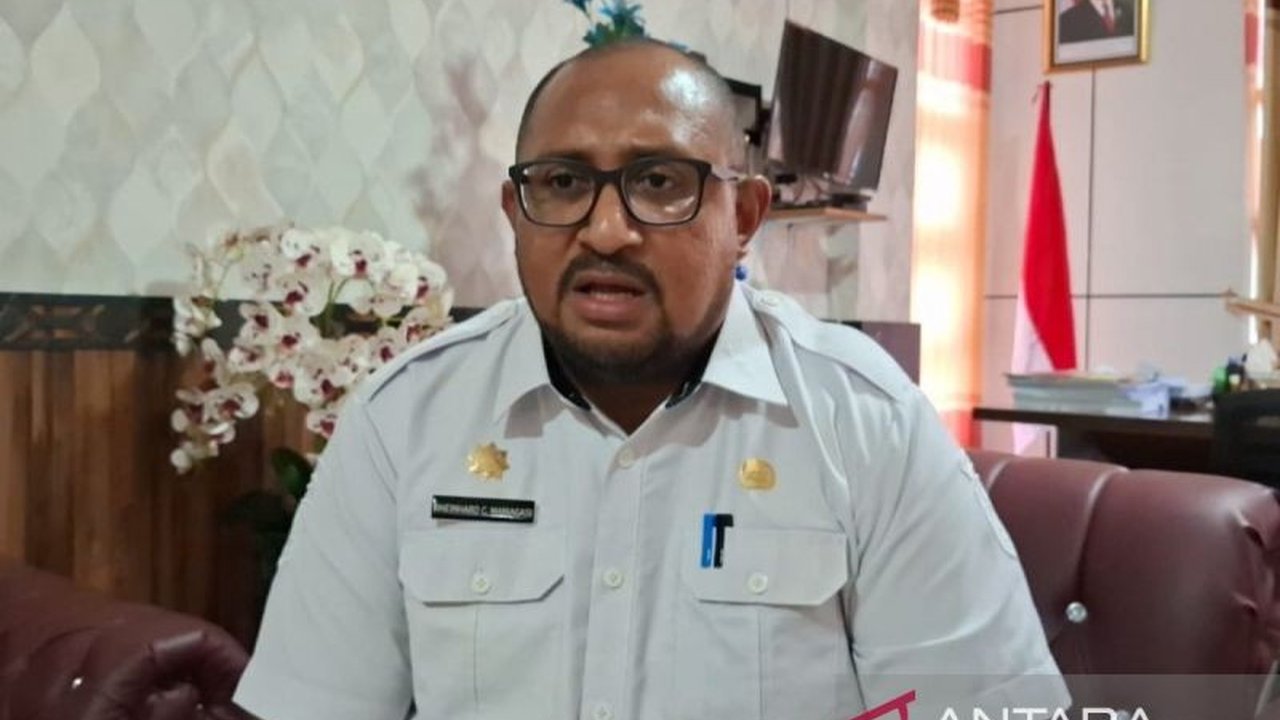 Proses Pergantian Antarwaktu (PAW) dua anggota Majelis Rakyat Papua Barat (MRPB) dari pokja agama dan adat masih menunggu persetujuan Kementerian Dalam Negeri, menjaga representasi unsur penting di Manokwari.