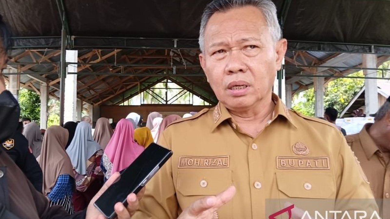 Bupati Sigi Moh Rizal Intjenae serius mendorong percepatan pemerataan listrik di wilayah terpencil, mengingat masih banyak desa di Kabupaten Sigi yang belum terakses listrik hingga tahun 2026.