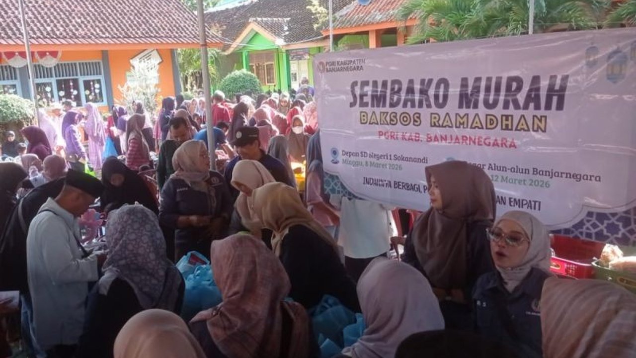 Warga Kelurahan Sokanandi, Banjarnegara, antusias sambut Pasar Murah Ramadhan Sokanandi yang sediakan kebutuhan pokok terjangkau, meringankan beban jelang Lebaran 2026.