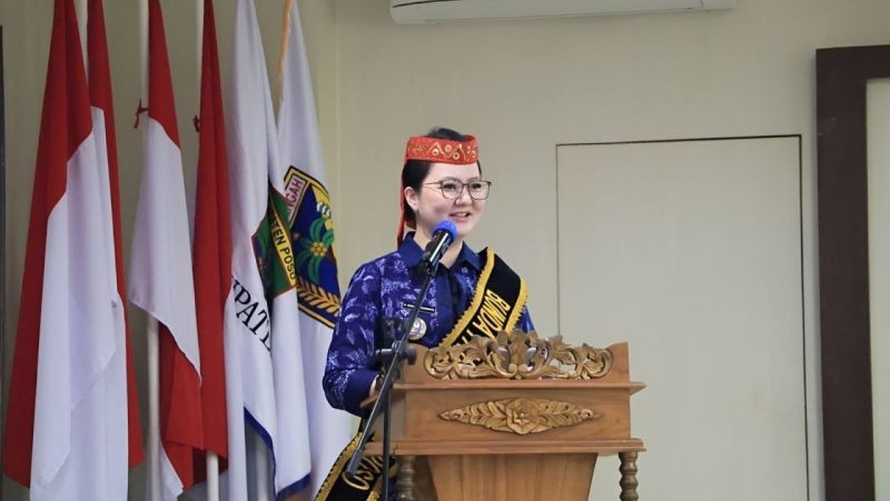 Pemerintah Kabupaten Poso terus memperkuat peran Bunda PAUD dalam menggerakkan serta meningkatkan layanan pendidikan anak usia dini, sebagai investasi penting bagi masa depan bangsa. Simak strategi penguatannya di sini.