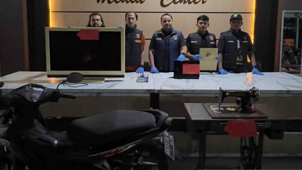 Tim Jatanras Polresta Pontianak berhasil meringkus dua spesialis pembobolan rumah di kawasan Jalan Purnama. Terungkap, hasil curian akan digunakan untuk membeli narkotika jenis sabu dan kebutuhan sehari-hari.