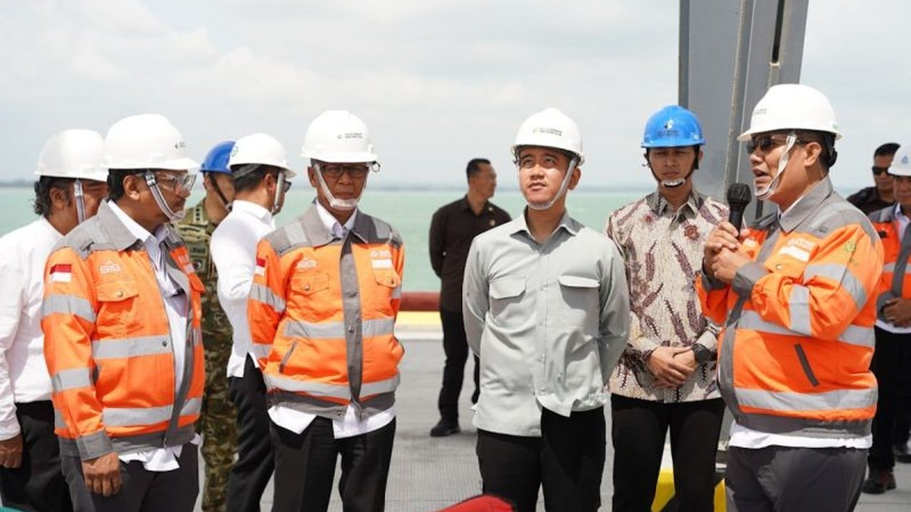 PT Semen Indonesia (Persero) Tbk (SIG) menargetkan Proyek Talavera Jetty Tuban di Tuban, Jawa Timur, beroperasi optimal pertengahan tahun 2026 untuk memperkuat kapasitas ekspor dan daya saing industri semen nasional.