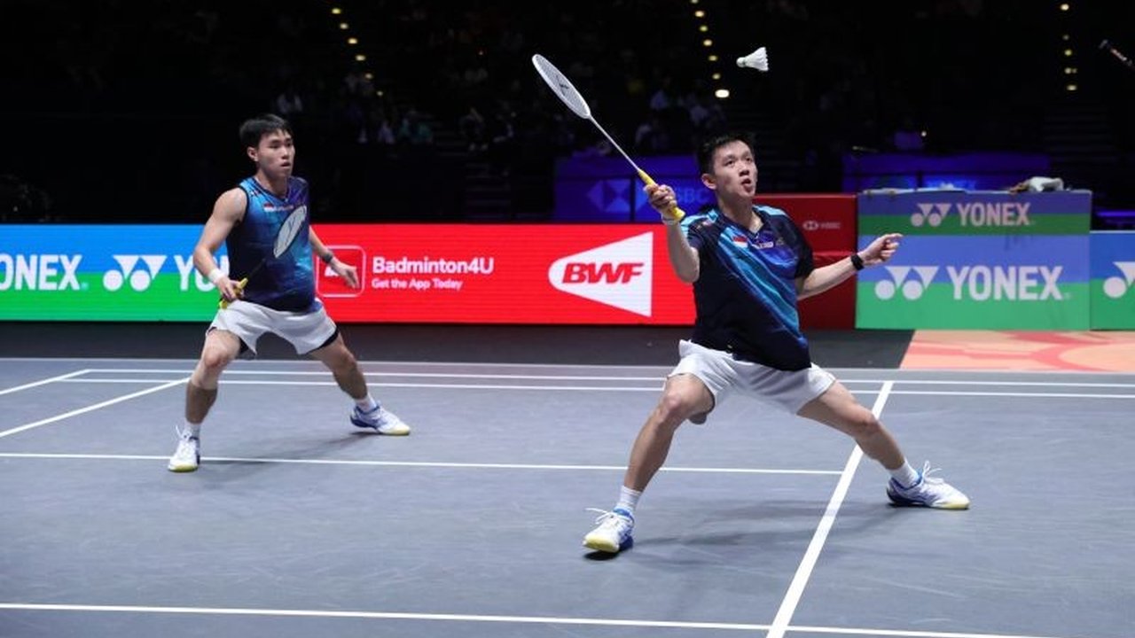 Ganda putra Indonesia, Raymond Nikolaus, menimba pengalaman berharga di All England 2026, meski terhenti di semifinal. Mereka memanfaatkan momen ini untuk belajar dari ganda putra nomor satu dunia.