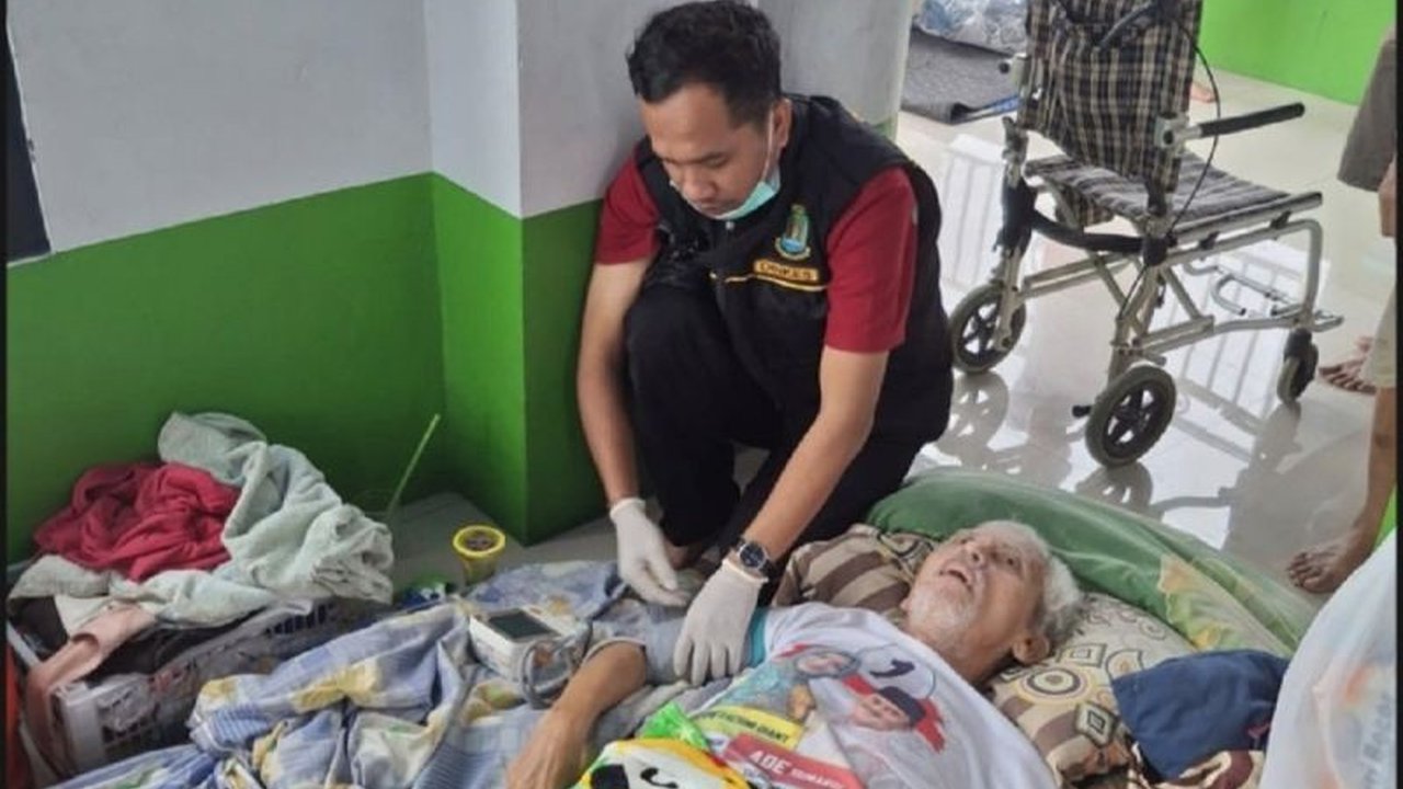 Dinas Kesehatan Kota Tangerang bergerak cepat tangani banjir dengan pemeriksaan kesehatan berkala, fokus pada kelompok rentan untuk cegah penyakit menular dan menjaga kesehatan masyarakat.