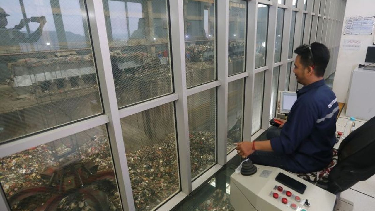 Pemerintah Kota Surabaya bergerak cepat menyiapkan fasilitas Pengolahan Sampah Menjadi Energi Listrik (PSEL) tambahan untuk mengatasi 800 ton sampah per hari, memperkuat pengelolaan limbah kota.