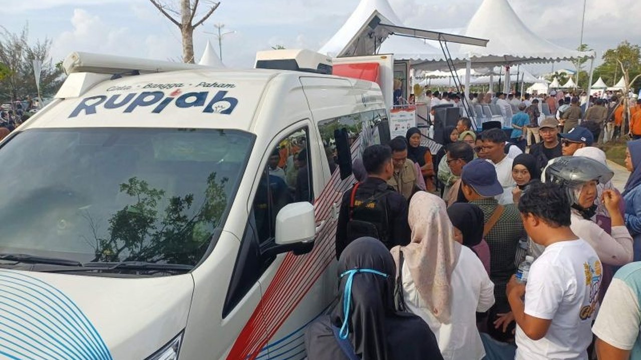Kantor Perwakilan Bank Indonesia Kepri melayani penukaran uang lebaran di Tanjungpinang dengan antusiasme tinggi dari warga. BI Kepri menyiapkan Rp2,9 triliun untuk kebutuhan Ramadhan dan Idul Fitri 2026.
