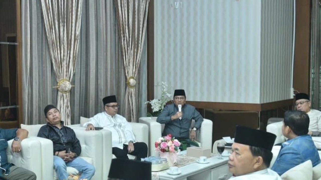 Pemerintah Kota Jambi berkomitmen penuh membela hak-hak warga dalam polemik Sengketa Lahan Zona Merah Jambi di Kenali Asam, menunggu surat resmi DJKN untuk langkah selanjutnya.