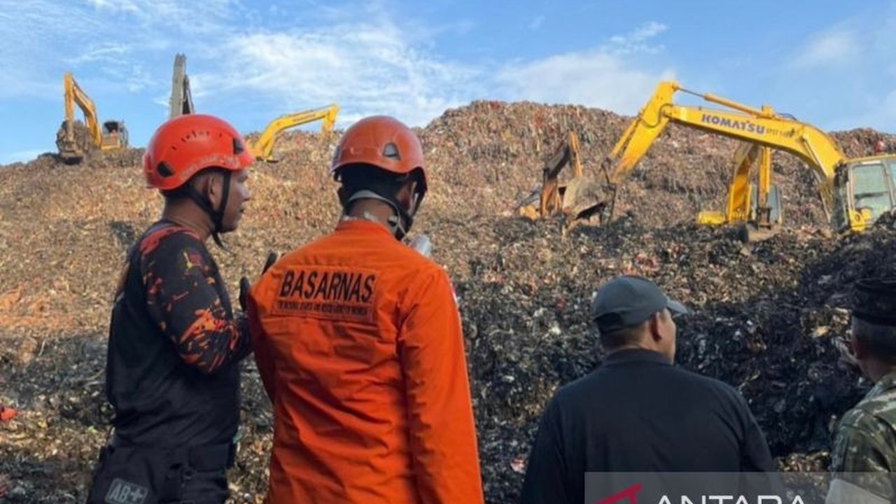 Polda Metro Jaya menduga masih ada korban lain dan truk sampah yang tertimbun longsor gunungan sampah di TPST Bantargebang, Kota Bekasi, memicu pencarian intensif.