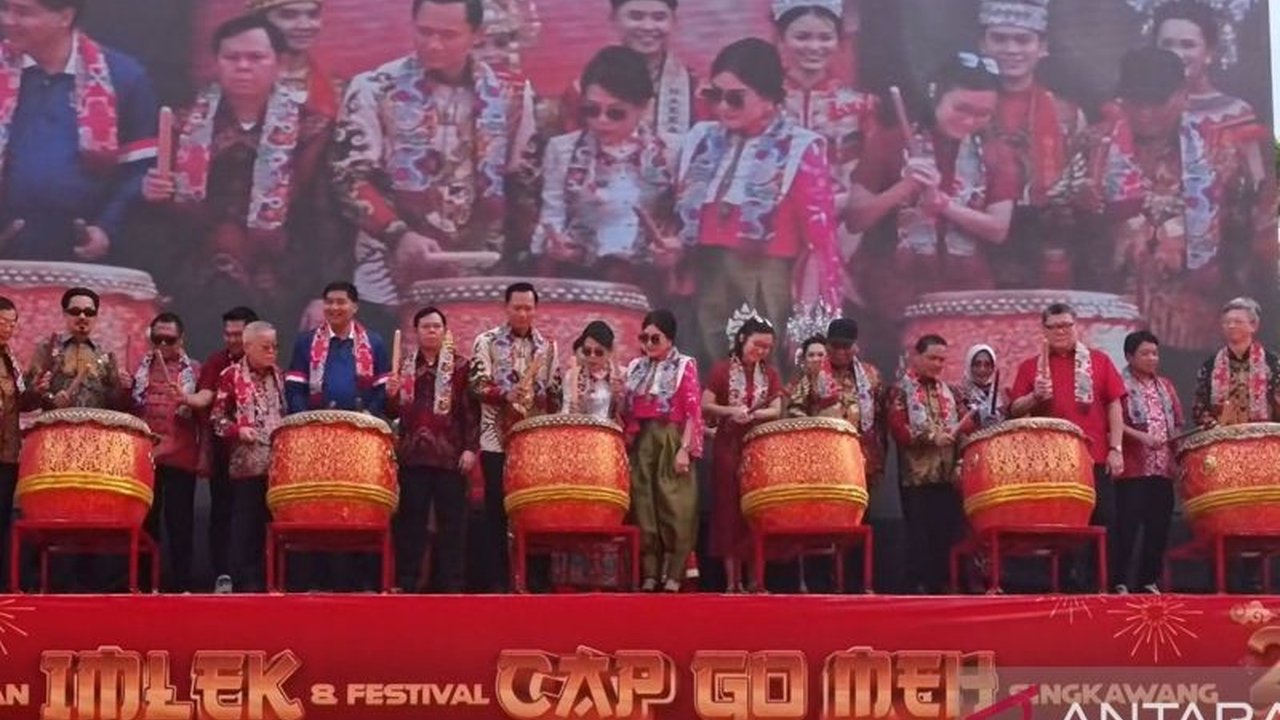 Singkawang, kota di Kalimantan Barat, terus membuktikan diri sebagai laboratorium toleransi Indonesia. Keberagaman etnis dan agama di Singkawang hidup harmonis, menjadi inspirasi bagi persatuan bangsa.