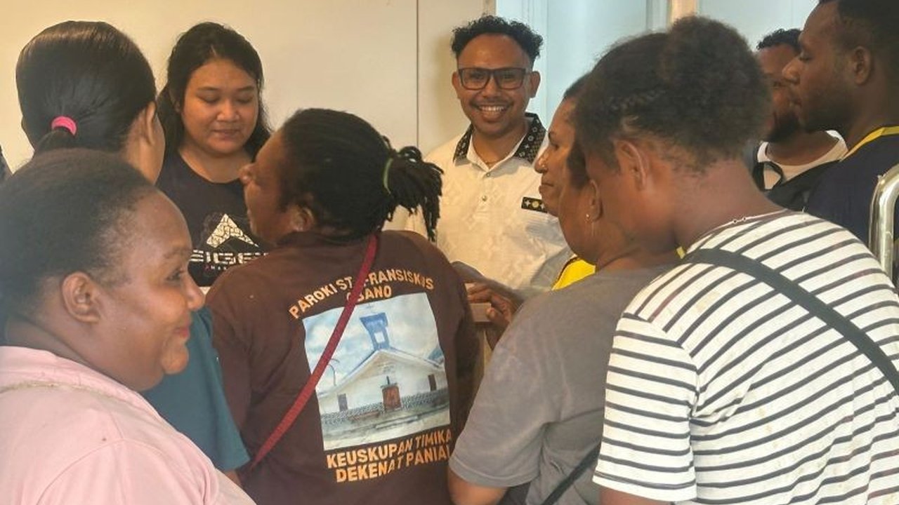 Program Makan Bergizi Gratis melalui Dapur SPPG Nabire berhasil menyerap ratusan tenaga kerja Orang Asli Papua (OAP), menepis isu negatif dan membuka peluang ekonomi lokal.