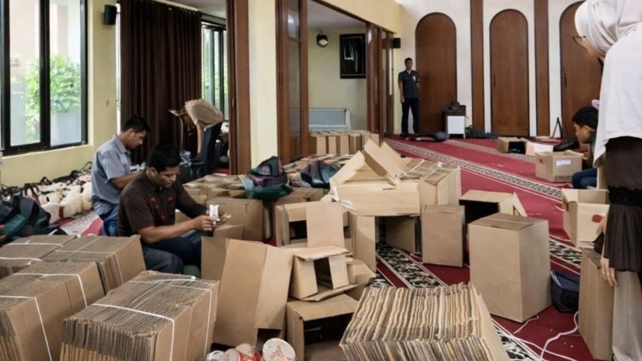Pabrik Ciomy Mekargalih di Garut menjadi contoh bagaimana industri dapat tumbuh harmonis bersama masyarakat, memberdayakan ekonomi lokal, dan membuka peluang bagi generasi muda.