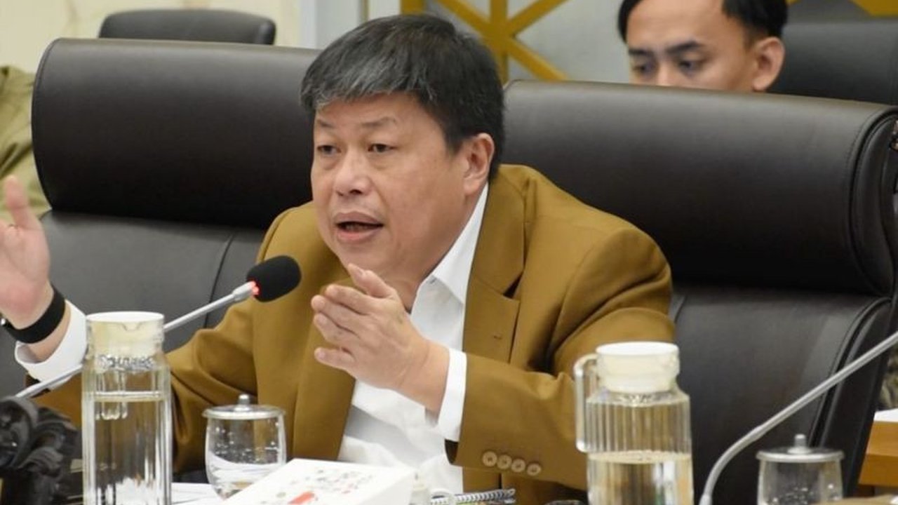 Stok beras nasional yang melimpah mendorong legislator untuk mendesak pemerintah merumuskan peta jalan ekspor beras, guna mengatasi tantangan biaya produksi dan kualitas agar Ekspor Beras Indonesia mampu bersaing di pasar global.