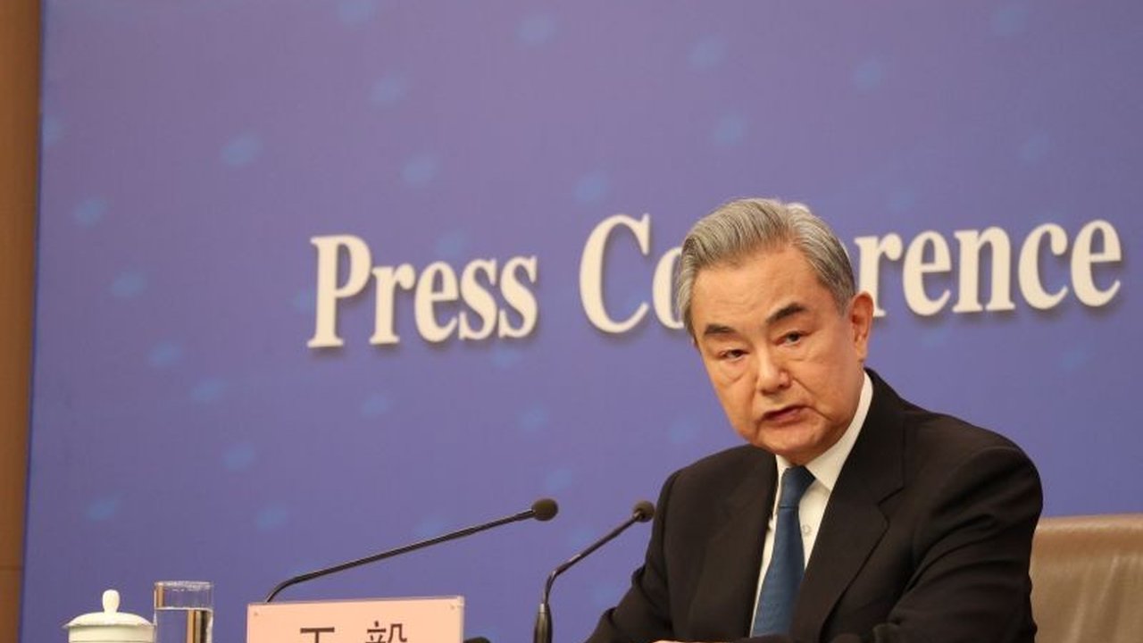 Menteri Luar Negeri China Wang Yi menegaskan PBB tetap krusial di tengah krisis keuangan akibat penarikan kontribusi AS, sekaligus menyerukan reformasi untuk perkuat peran Global South.